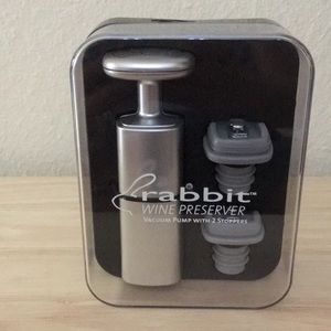 Wine Preserver (Vacuum Pump with 2 Stoppers)